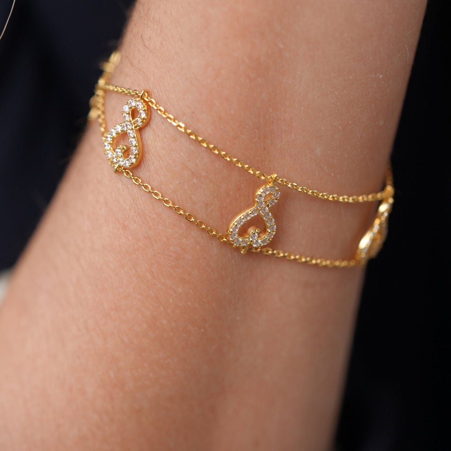 Love bracelet with 5 set hearts